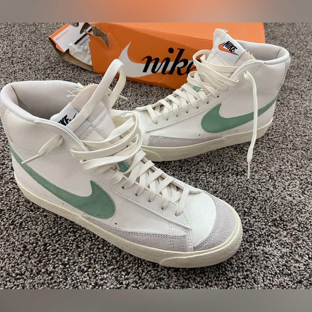 Nike blazer mid ‘77 size 9.5 men’s 11 women’s